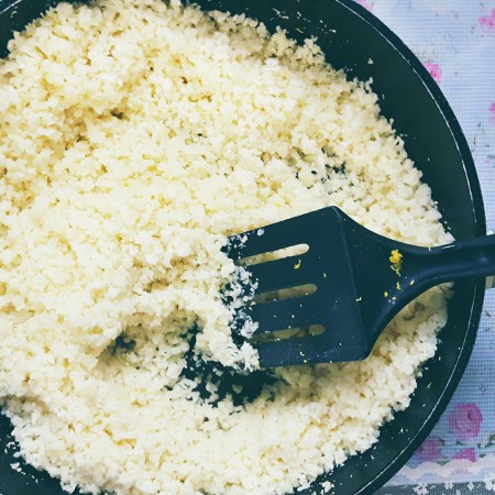 cauliflower rice- czyli słynny ryż z kalafiora